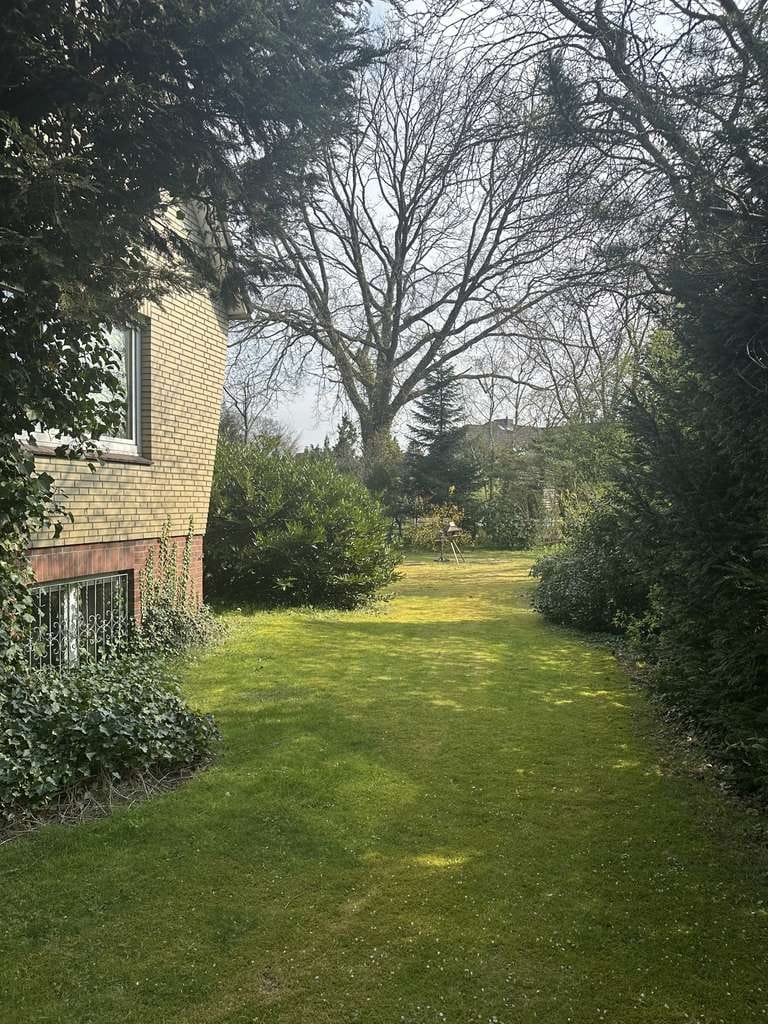 Immobilie in Schmalfeld - Großzügiges Einfamilienhaus auf ca. 1.400 m² Grundstück mit viel Potenzial - Bild 2
