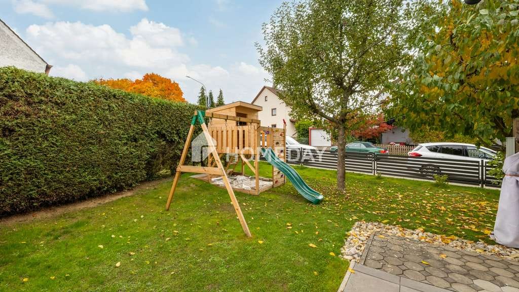 Immobilie in Pfeffenhausen - Stilvolles, modernes Effizienzhaus mit zwei Einheiten, wunderschönem Garten und großzügiger Terrasse - Bild 4