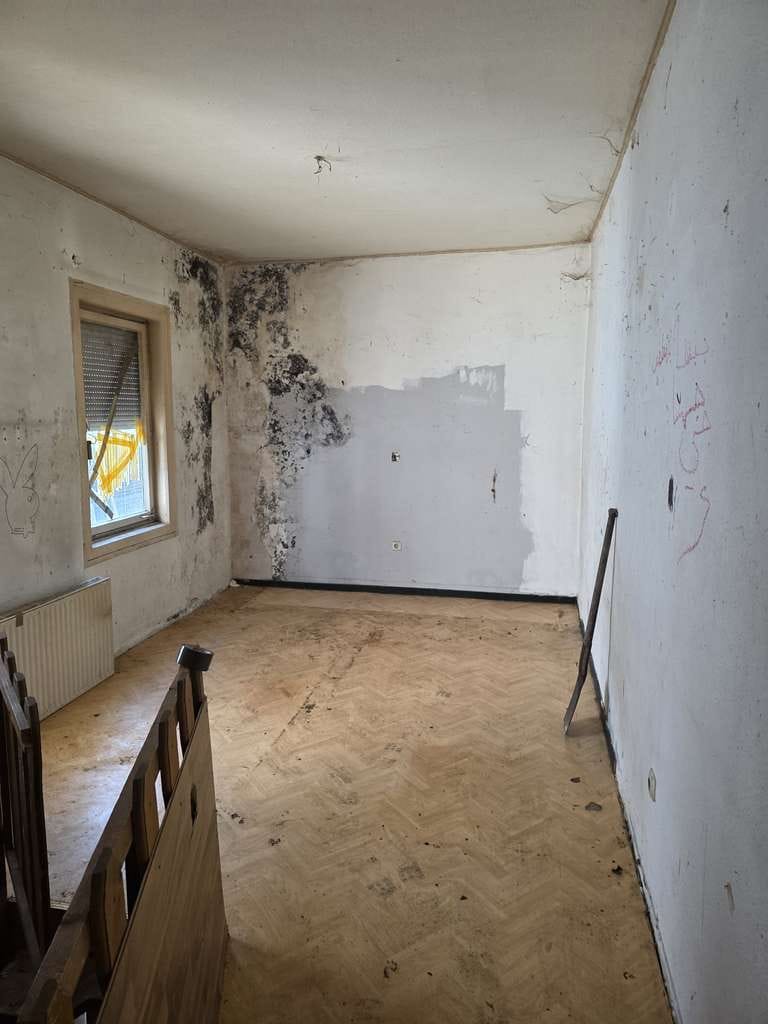 Immobilie in Mönchengladbach - Sanierungsbedürftiges Mehrfamilienhaus mit großem Entwicklungspotenzial. Ein ideales Investment! - Bild 1