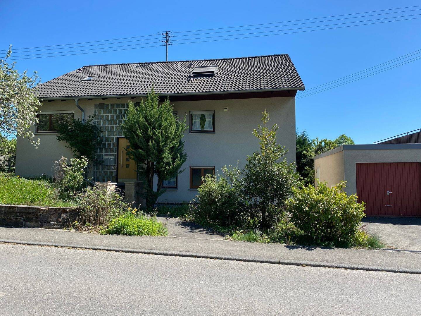 Immobilie in Auenwald -  Geräumiges 1–2-Familienhaus mit Einliegerwohnung, großem Grundstück und Garage in ruhiger Lage von Auenwald. - Bild 3