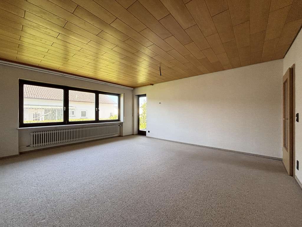 Immobilie in Kösching - Ihr neues Zuhause: Bungalow mit Terrasse, Garten und Ausbaureserve - Bild 4