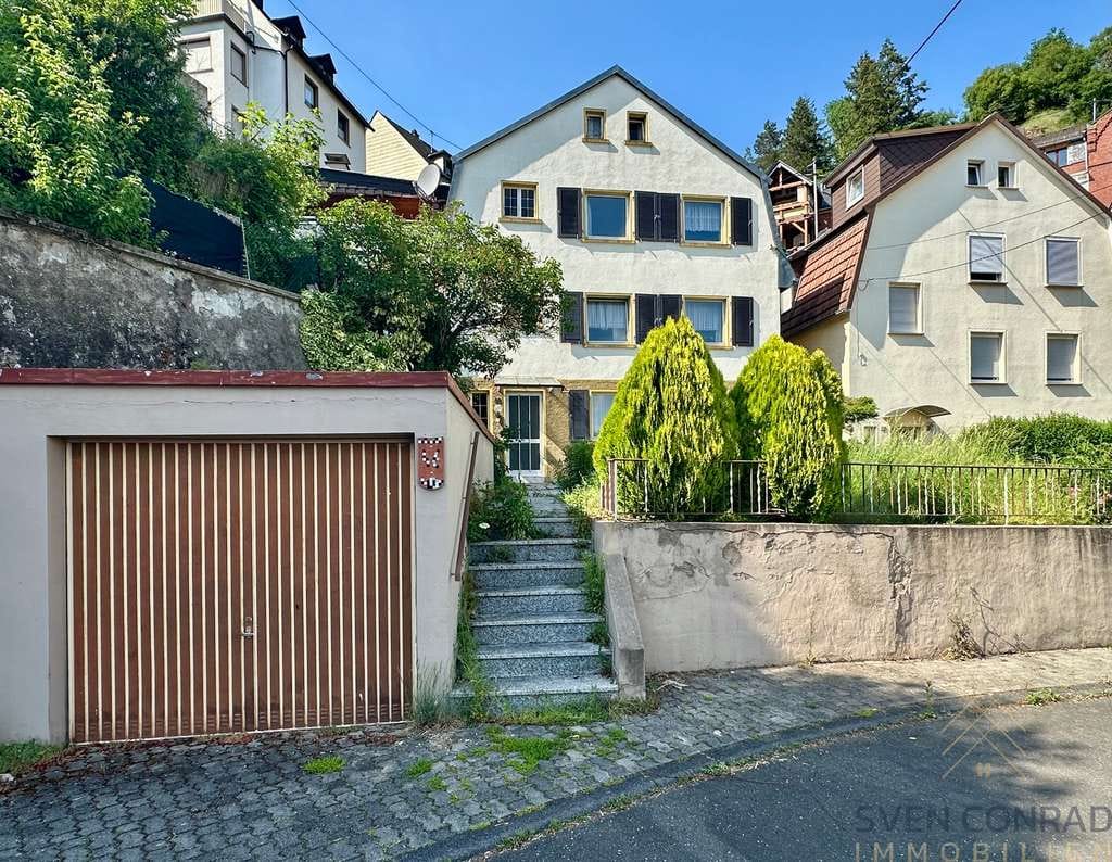 Immobilie in Idar-Oberstein - Großes Potential! Sanierungsbedürftiges Wohnhaus mit toller Aussicht in Oberstein - Bild 0