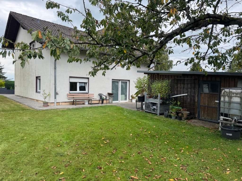 Immobilie in Etzbach - Mehrgenerationenhaus mit Potenzial und großer Außenfläche - Bild 0