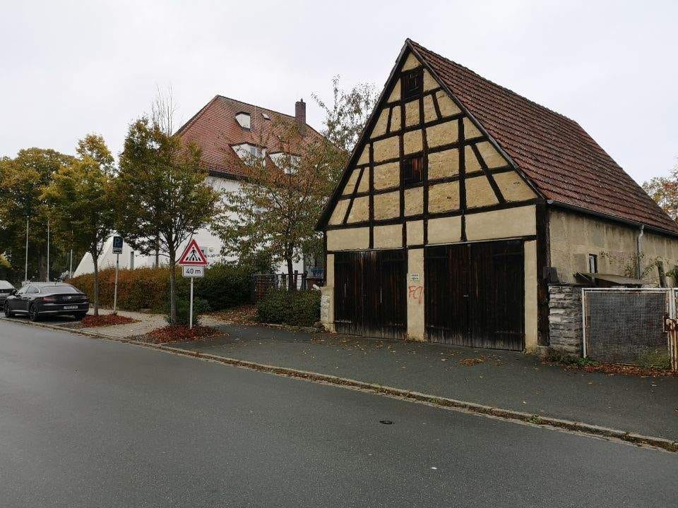 Immobilie in Pegnitz - Fronfeste am Altenstädter Schloss - Einzeldenkmal, Scheune und Baugrundstück - Bild 2