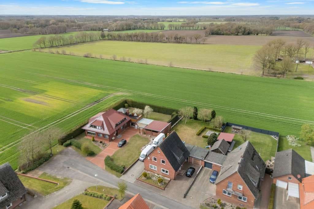 Immobilie in Garrel - Modernisiertes Zweifamilienhaus in Sackgassenlage am Feldrand von Garrel! - Bild 1