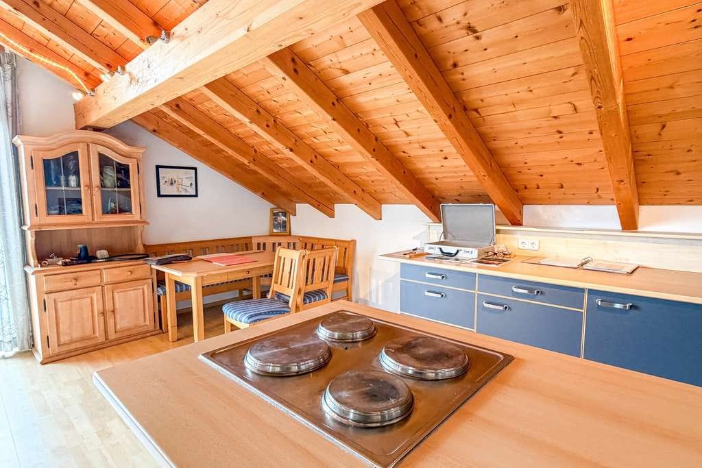 Immobilie in Petting - Attraktive Dachgeschosswohnung mit Balkon und Stellplatz im Vierfamilienhaus auf Erbbaurecht - Bild 2