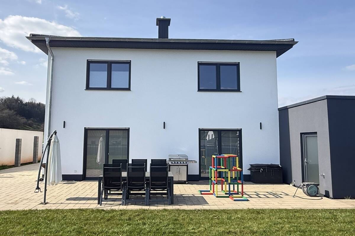 Immobilie in Bausendorf - Hochwertiges Einfamilienhaus in attraktiver Neubaugebietslage von Bausendorf - Bild 2
