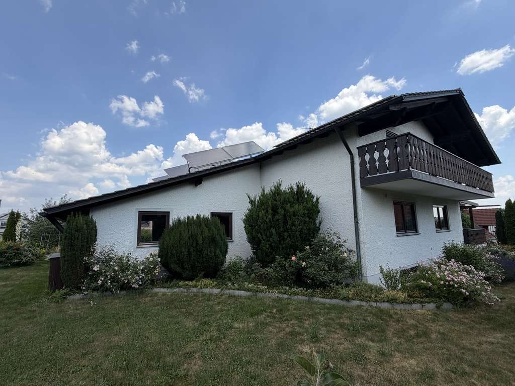 Immobilie in Mainburg - WOHNEN IN DER HALLERTAU - GROSSZÜGIGES EINFAMILIENHAUS MIT GARTEN IN RUHIGER SIEDLUNGSLAGE - Bild 2