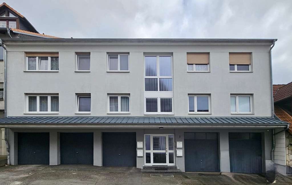 Immobilie in Grünberg - Voll vermietetes MFH | 4 Einheiten + 5 Garagen | bereits aufgeteilt | Wertsteigerungspotenzial - Bild 0