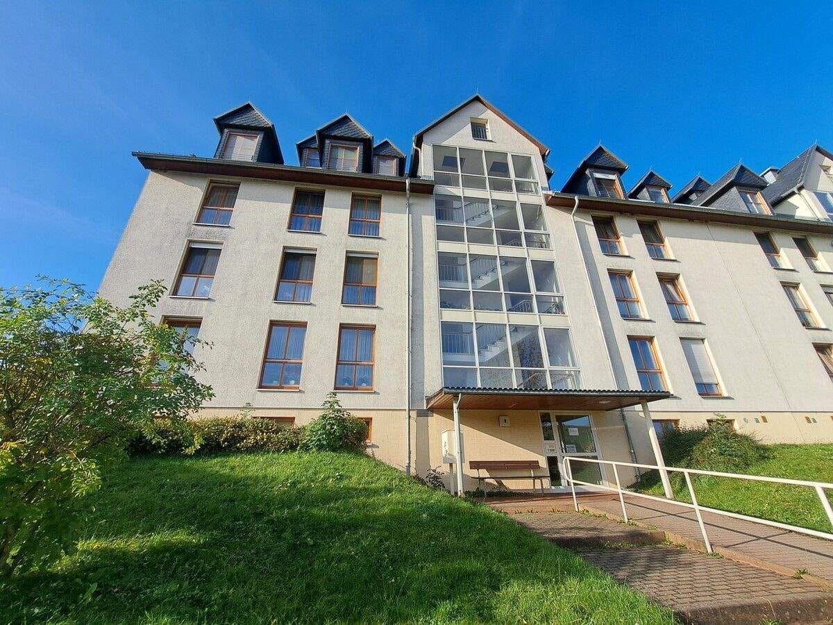 Immobilie in Mulda/Sachsen - Stilvolle Erdgeschoss-Wohnung zum Verkauf: 4 Räume, Tiefgarage, großzügige Terrasse in Mulda/Sa.! - Bild 0