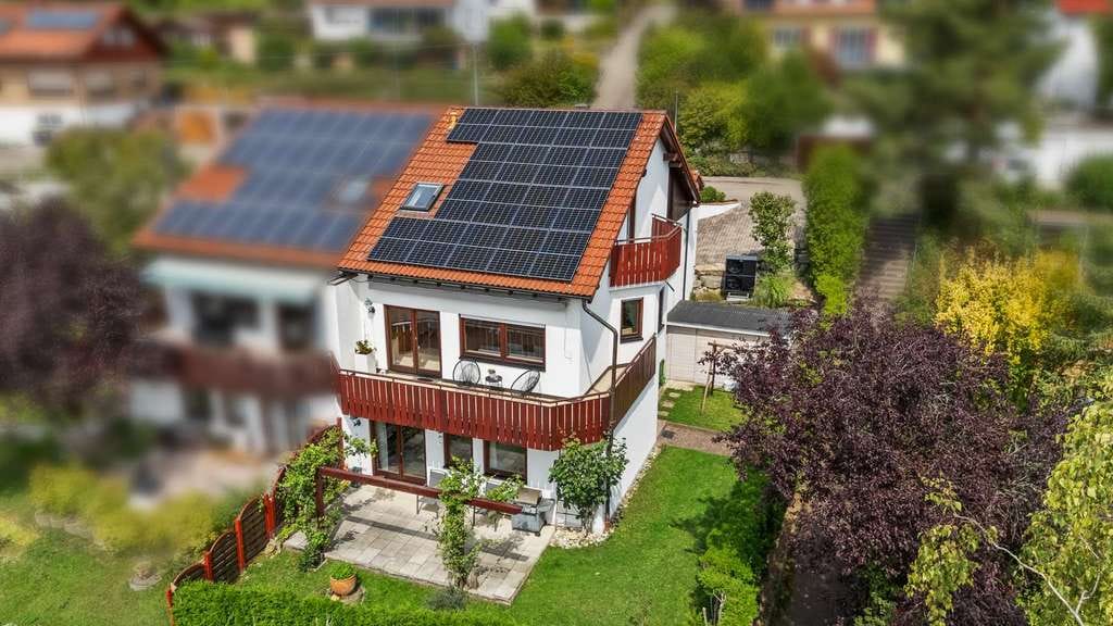 Immobilie in Simmozheim - Wohnen mit Weitblick: Doppelhaushälfte in traumhafter Hanglage von Simmozheim - Bild 0