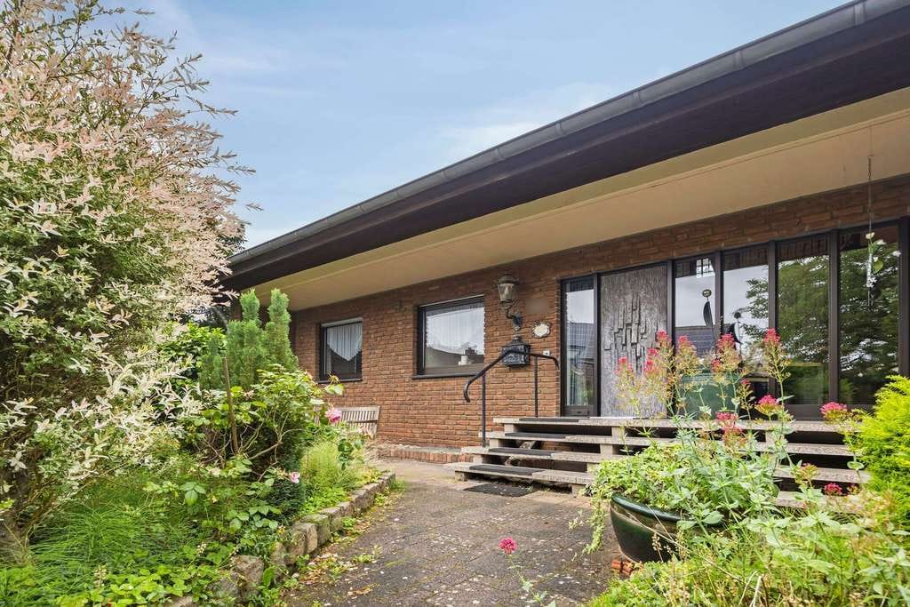 Immobilie in Rees - Großzügiges Einfamilienhaus in Toplage von Rees‑Millingen – Wohnen und Arbeiten unter einem Dach - Bild 2