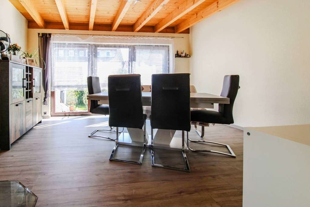Immobilie in Bitz - Einziehen und Wohlfühlen - Doppelhaushälfte mit großer Terrasse ; Garage und 4 Außenstellplätze - Bild 2