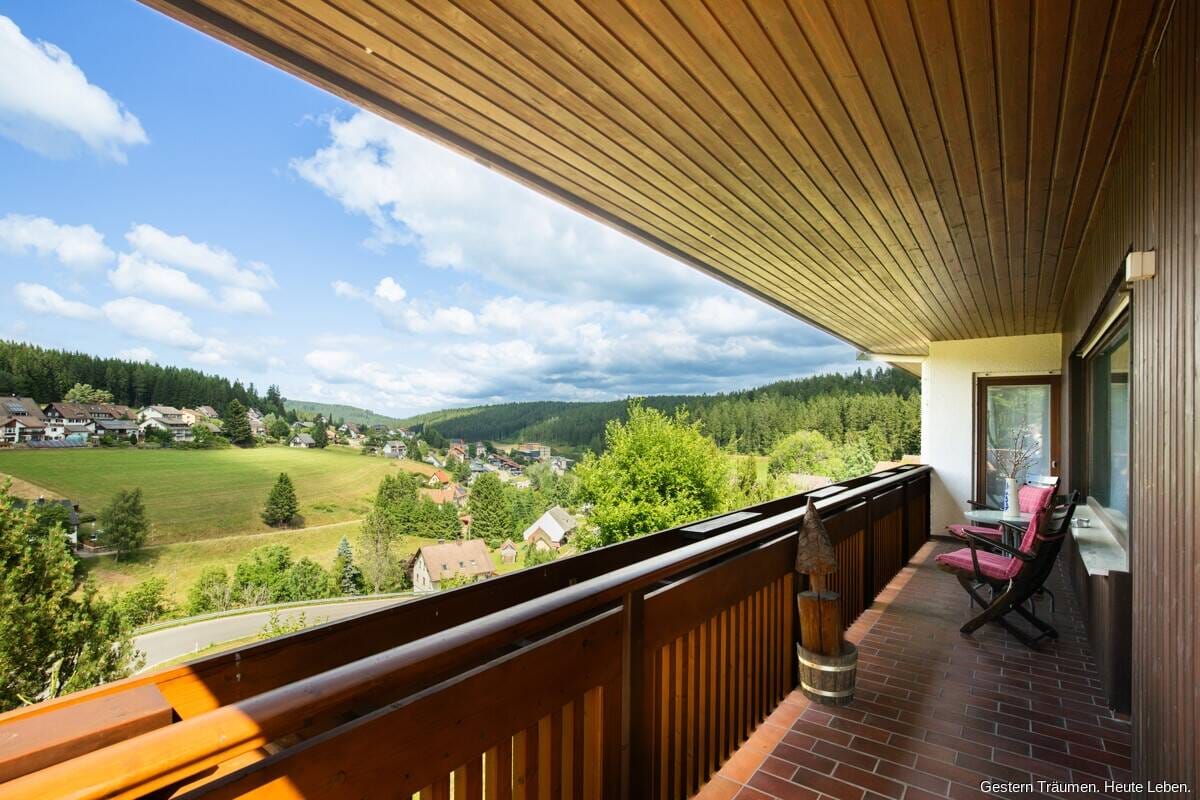 Immobilie in Eisenbach - Ferienimmobilie mit Ausbaupotenzial - Schwarzwaldhaus auf 4.581 m² Grundstück - Bild 1