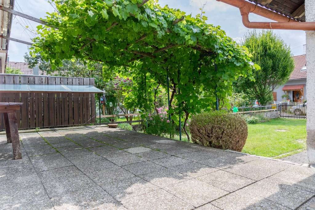 Immobilie in Peiting - Zwei Wohneinheiten: Doppelhaushälfte und kleiner Bungalow in ruhiger Lage - Bild 2