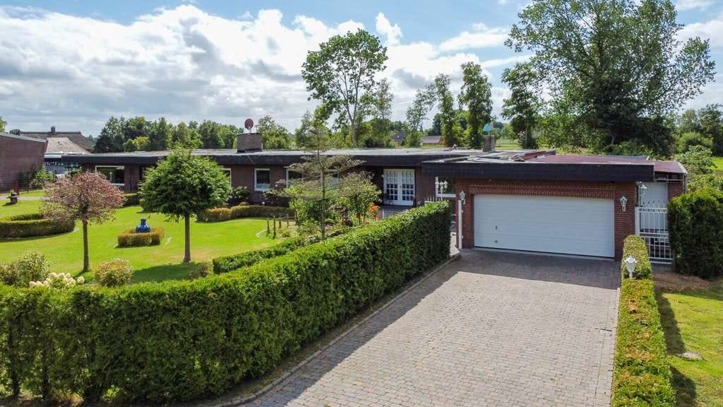 Immobilie in Südbrookmerland - Sanierungsbedürftiger Bungalow im Villenstil mit traumhaftem Grundriss - Bild 0