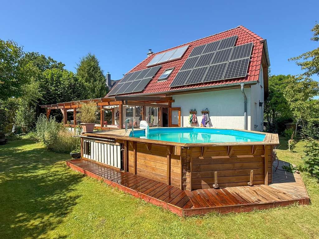 Immobilie in Heidgraben - Nachhaltig wohnen – Einfamilienhaus mit Kamin, Pool & PV-Anlage - Bild 0