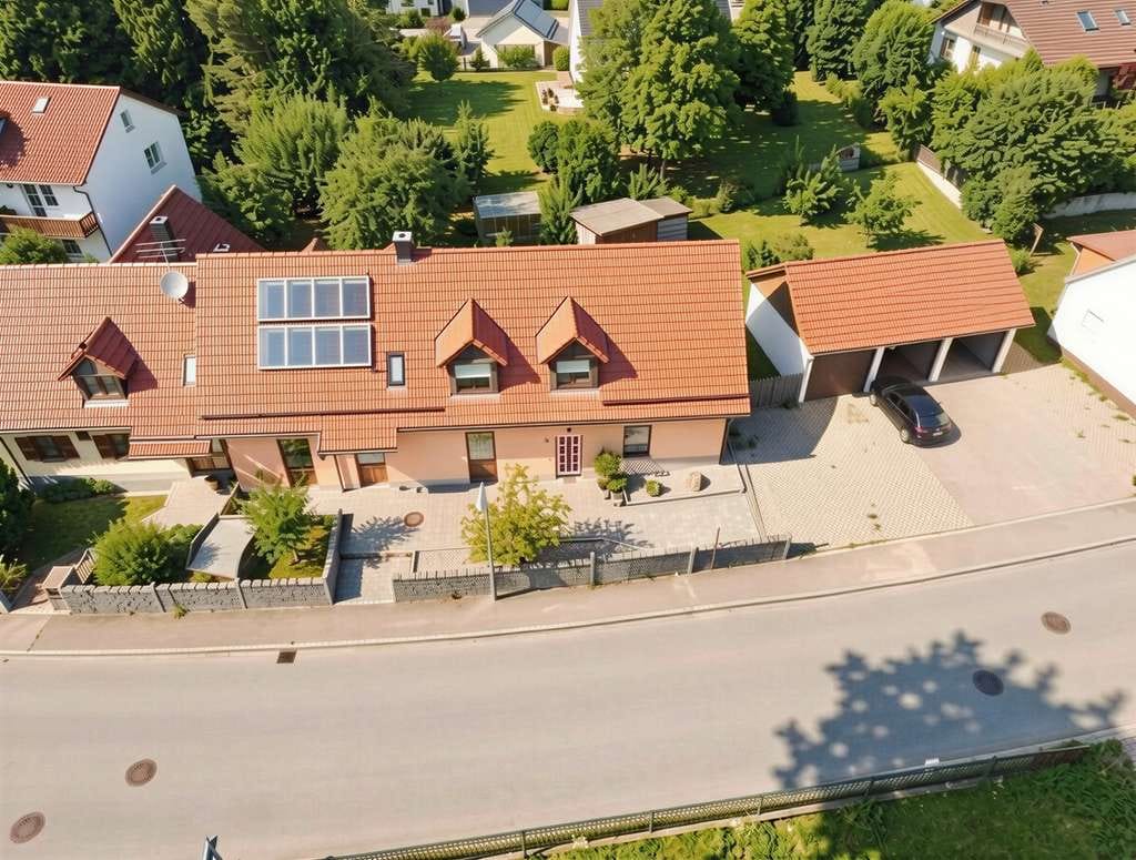 Immobilie in Moorenweis - Investieren Sie in Lebensqualität: Neuwertige Doppelhaushälfte mit gehobener Ausstattung - Bild 0