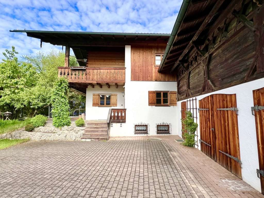 Immobilie in Tacherting - GROSSZÜGIGES WOHNHAUS MIT ALPENLÄNDISCHEM CHARME UND EINLIEGERWOHNUNG IN TACHERTING - Bild 4