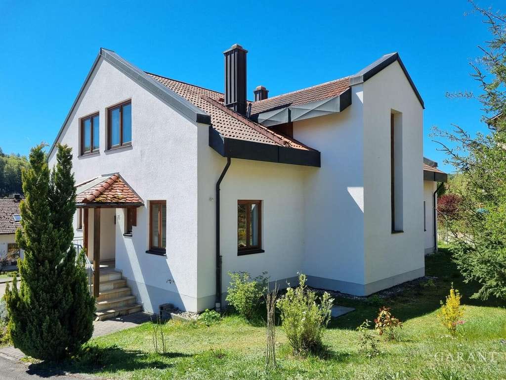 Immobilie in Titting - Großzüges Einfamilienhaus mit Einliegerwohnung - Bild 1