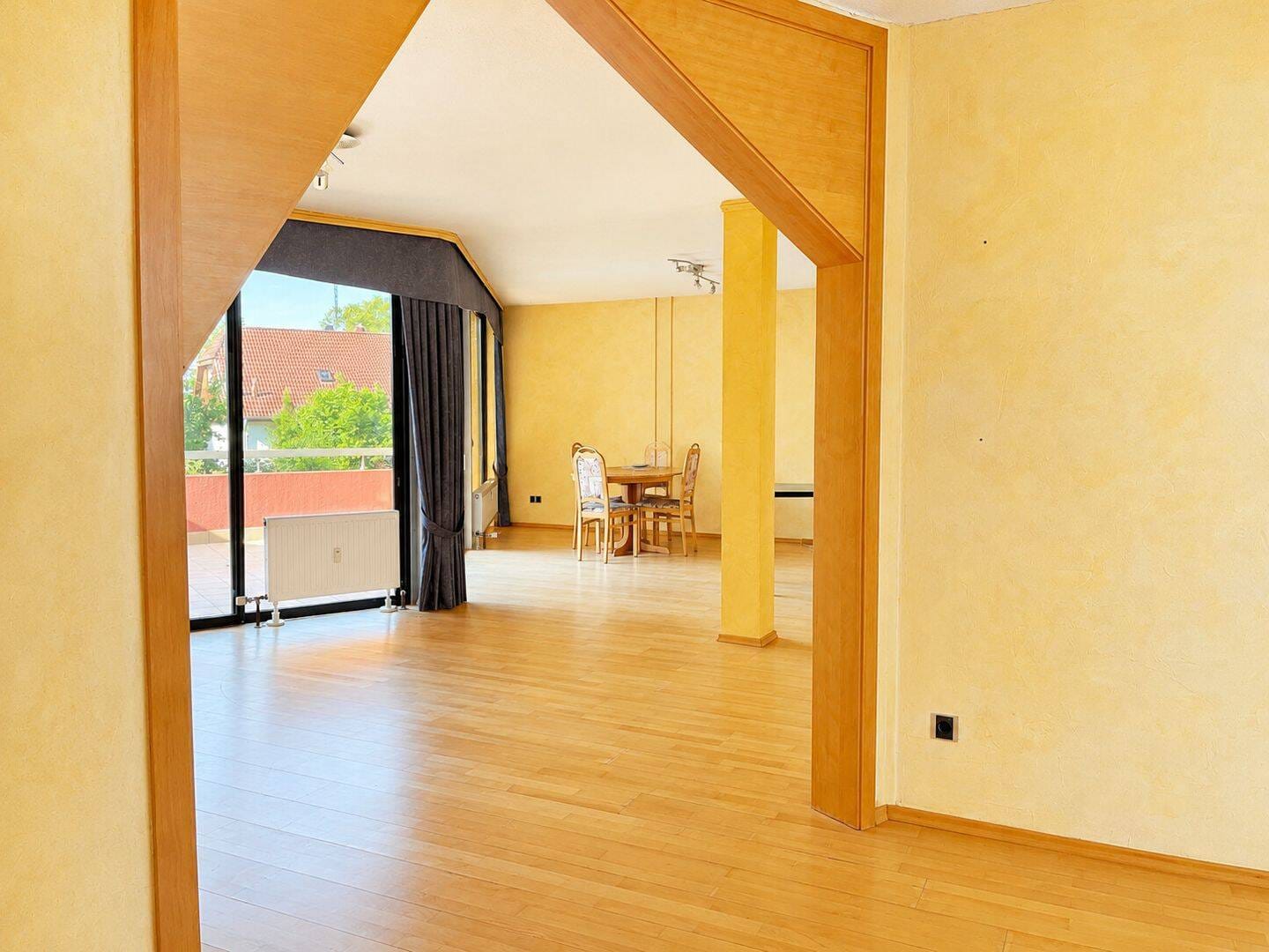 Immobilie in Wölfersheim - 2,5-Zimmer-Wohnung mit Terrasse, separatem Eingang und zwei Stellplätzen in Wölfersheim - Bild 3