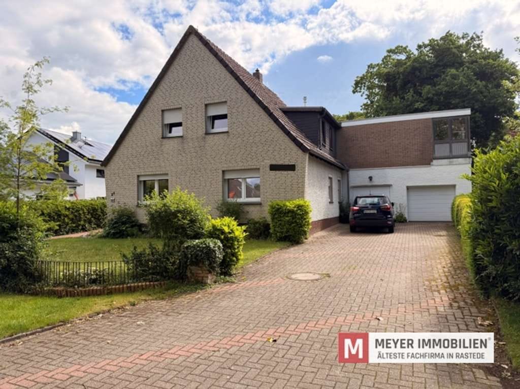 Immobilie in Wiefelstede - Großzügiges Zweifamilienhaus in Wiefelstede/Nuttel (Obj.-Nr. 6630) - Bild 1