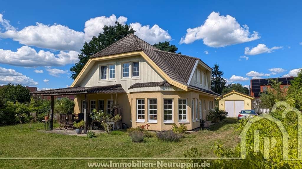 Immobilie in Neuruppin - Schwedenhaus in Seenähe, 215 m² Wohnfläche auf großzügigem Grundstück in Neuruppin - Bild 0