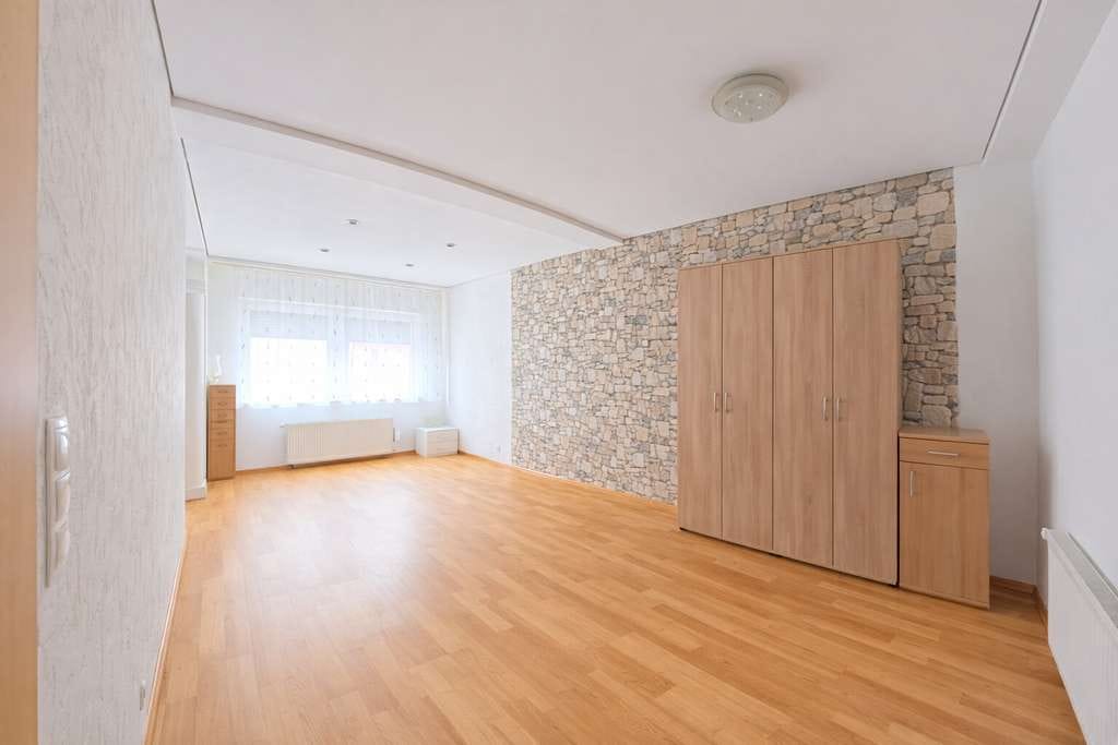 Immobilie in Wimsheim - Charmante 2,5-Zimmer-Wohnung mit Garage und viel Potenzial - Bild 1