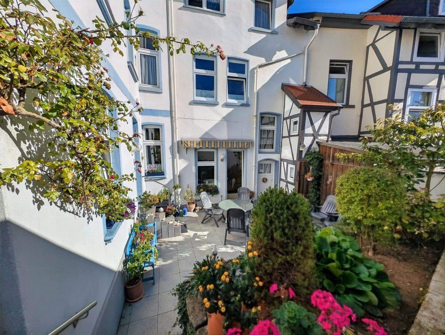 Immobilie in Korbach - Wohn- und Geschäftshaus mit 4 Wohneinheiten und 1 Gewerbeeinheit - Bild 1