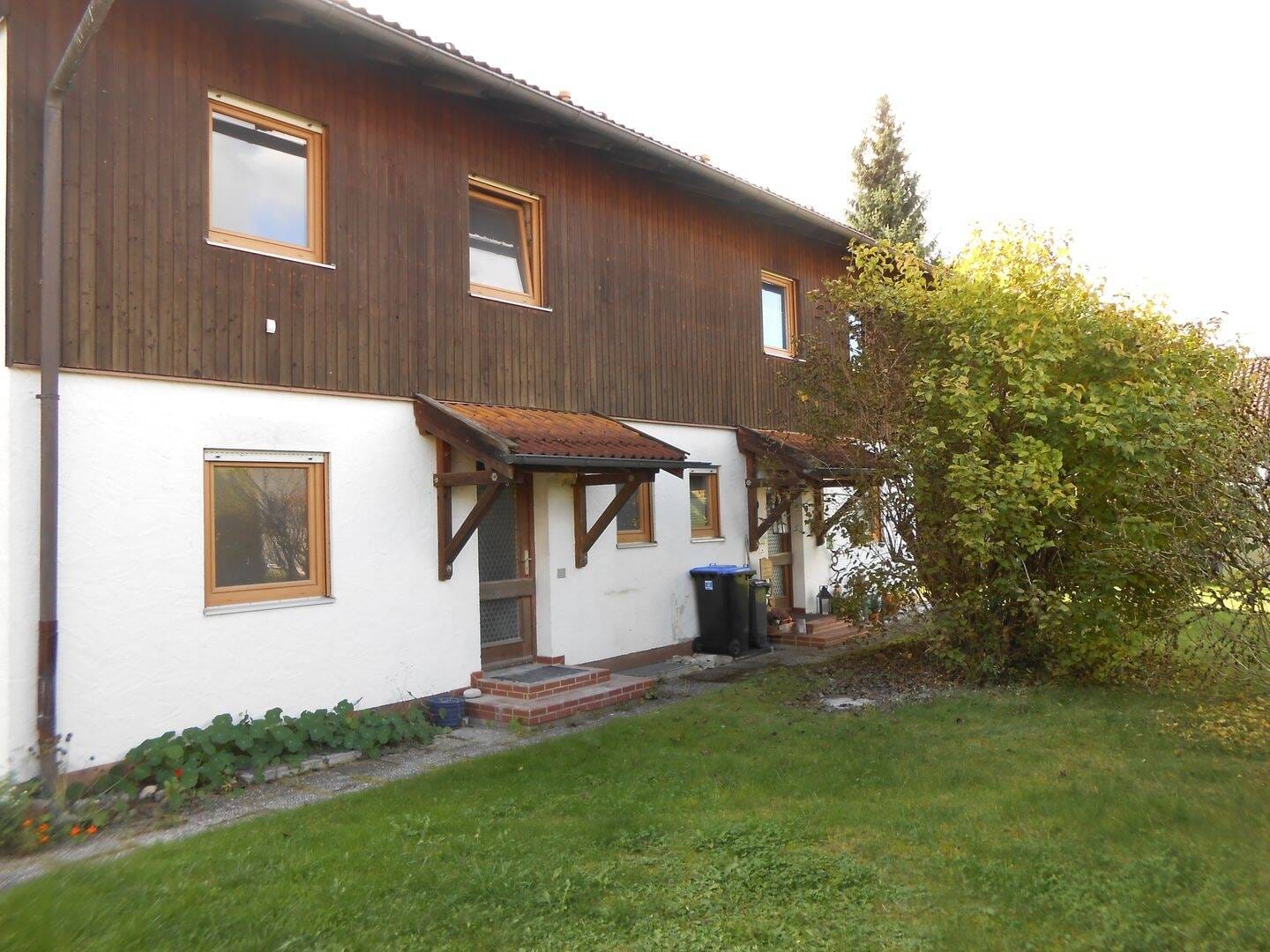 Immobilie in Tacherting - Familienfreundliche Doppelhaushälfte mit Garten und Garage in Wajon - Bild 3