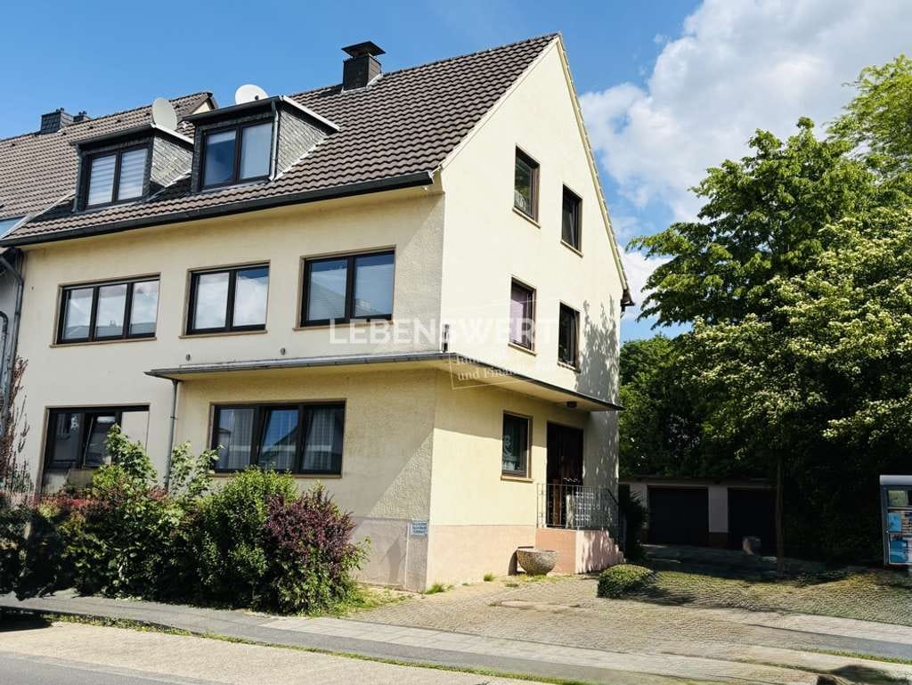 Immobilie in Siegburg - Exklusives Mehrfamilienhaus mit 3 Wohneinheiten und Gemeinschaftsgarten in Siegburg-Kaldauen - Bild 0