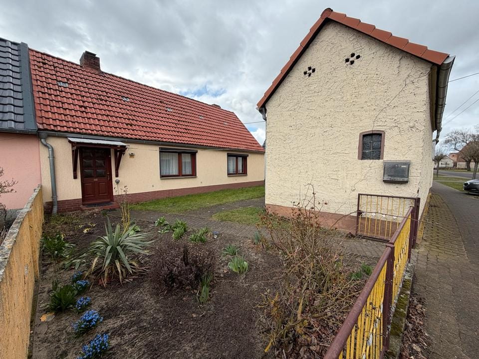 Immobilie in Schönhausen (Elbe) - Einfamilienhaus  mit viel Grundfläche Nebengelass und Garage - Bild 0