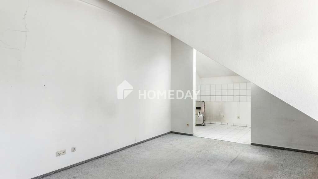 Immobilie in Arnstadt - Dachgeschosswohnung mit Potenzial – sanierungsbedürftig, sofort bezugsfrei und inkl. Duplex -TG - Bild 4