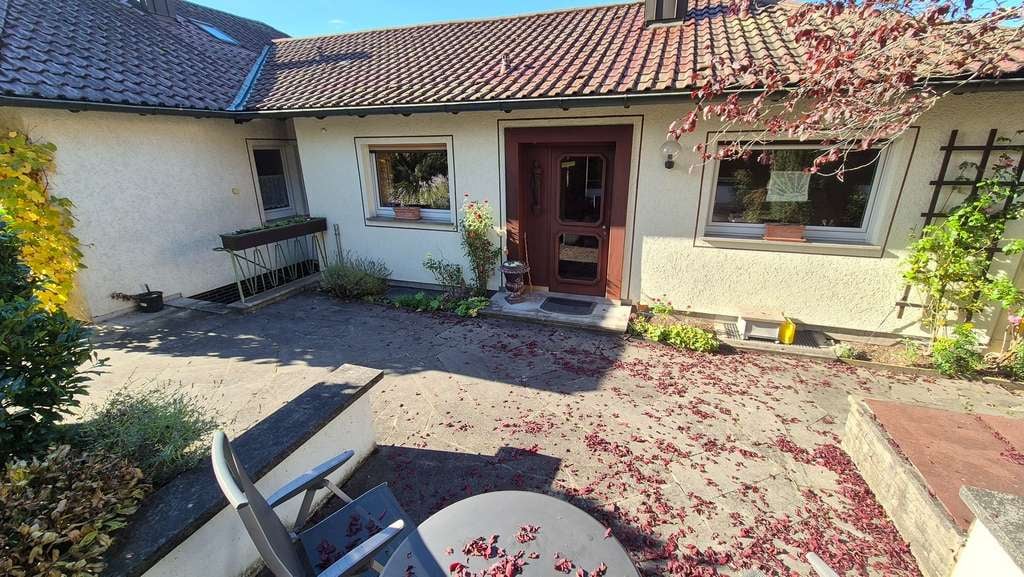 Immobilie in Bad Kissingen - Garitz: Zwei Häuser mit Doppelgarage, Garten und Ausblick - Bild 1