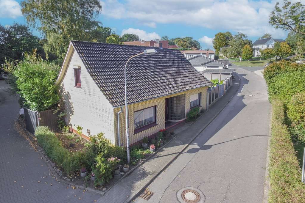 Immobilie in Kellinghusen - Nicht von der Stange - EFH mit kreativem Grundriss - Bild 1