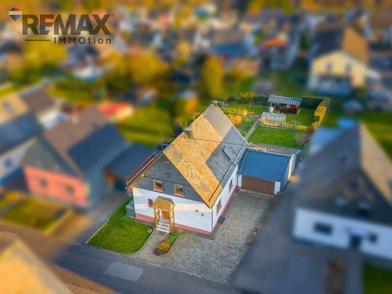 Immobilie in Reinsfeld - Gepflegtes Einfamilienhaus mit schönem Garten inkl. Doppelgarage und moderner PV-Anlage - Bild 0