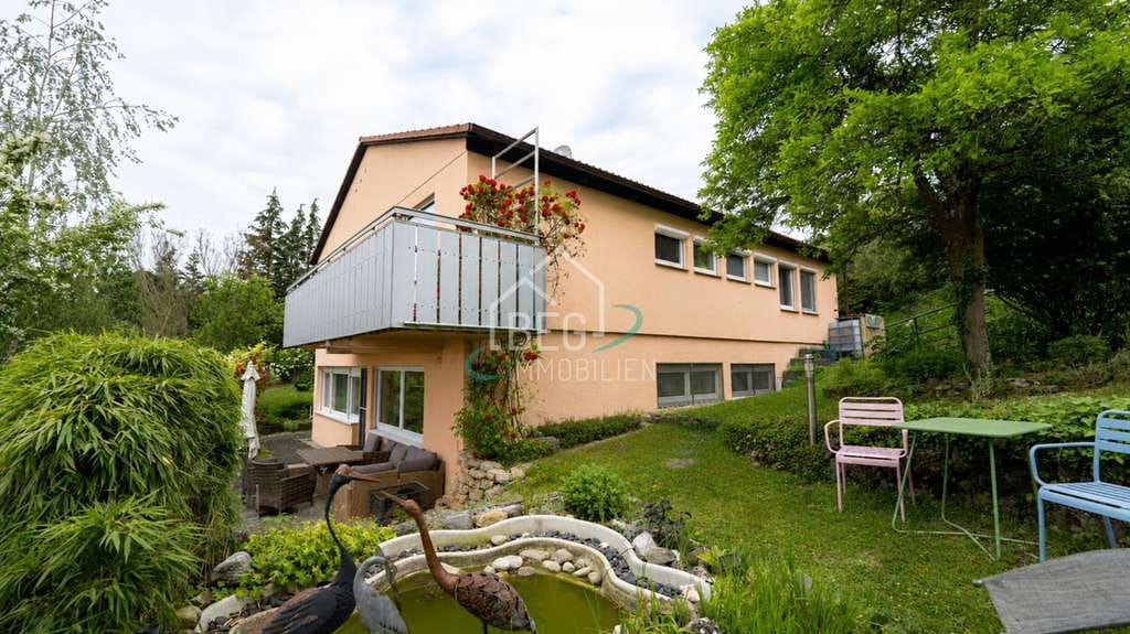 Immobilie in Crailsheim - Zwei Wohnebenen, großer Garten und vielfältige Nutzungsmöglichkeiten - Bild 1