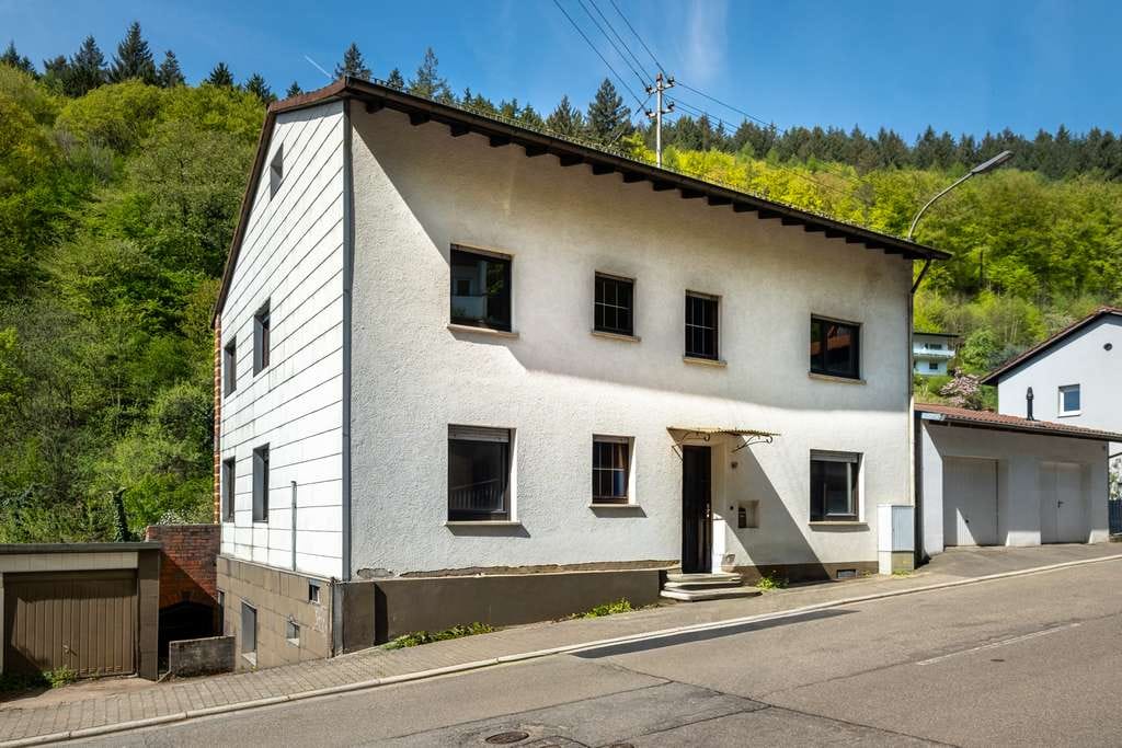 Immobilie in Heidelberg - Großzügig Wohnen mit Blick in die Natur: Zweifamilienhaus mit Einliegerwohnung in Ziegelhausen - Bild 2