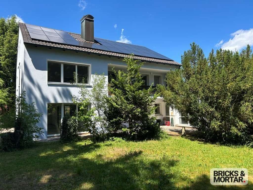Immobilie in Aystetten - Geräumiges, energetisch saniertes Zweifamilienhaus mit Ausbaureserve und großzügigem Garten - Bild 1
