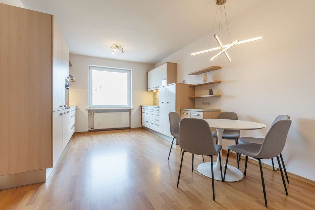 Immobilie in Bogen - Rohdiamant mit Top-Technik: Sanierungsprojekt mit PV, Solarthermie, 2023er Heizung und Wintergarten - Bild 4