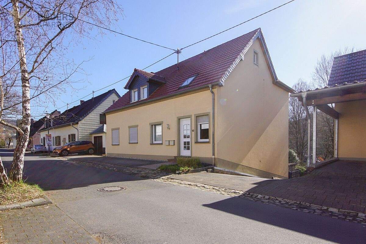 Immobilie in Bollendorf - Attraktives kernsaniertes Zweifamilienhaus mit Balkon & Terrasse in Bollendorf - Bild 0