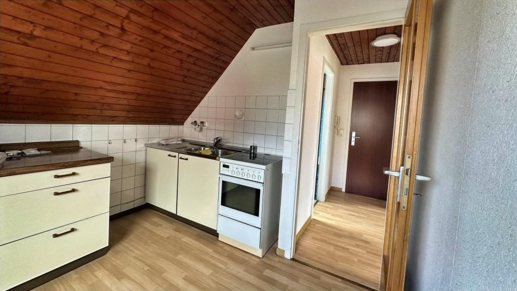 Immobilie in Esslingen am Neckar - Dachgeschosswohnung in Esslingen am Neckar (Krummenacker) - Bild 3