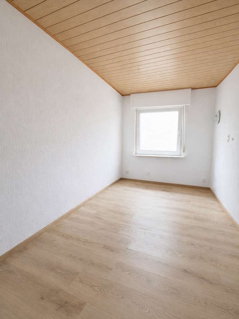 Immobilie in Groß-Zimmern - Sanierungsbedürftige Doppelhaushälfte mit Hof und Garten in zentraler Lage - Bild 4