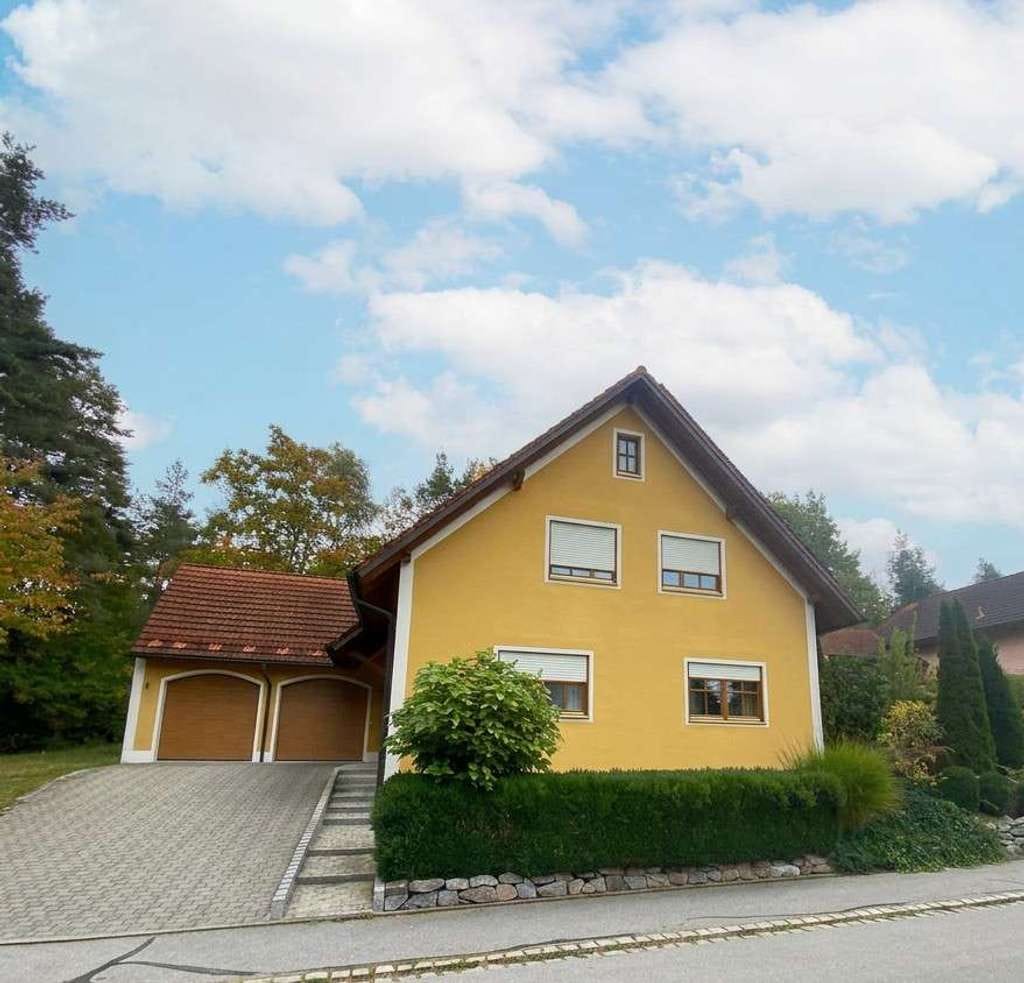 Immobilie in Wackersdorf - Gepflegtes Einfamilienhaus mit gehobener Ausstattung in Wackersdorf - Bild 0