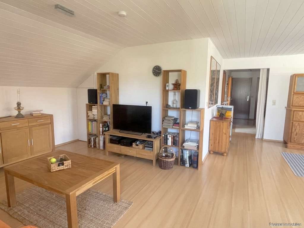 Immobilie in Küssaberg - Charmante Dachgeschosswohnung mit großer Dachterrasse in Rheinheim - Bild 3