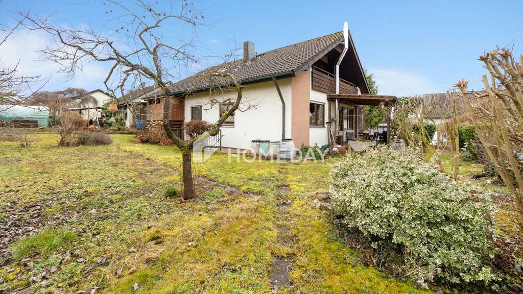 Immobilie in Gundelsheim - Ein Zuhause mit Garten, Garage und Charakter für Ihre Zukunft in gewachsener Lage von Gundelsheim - Bild 3