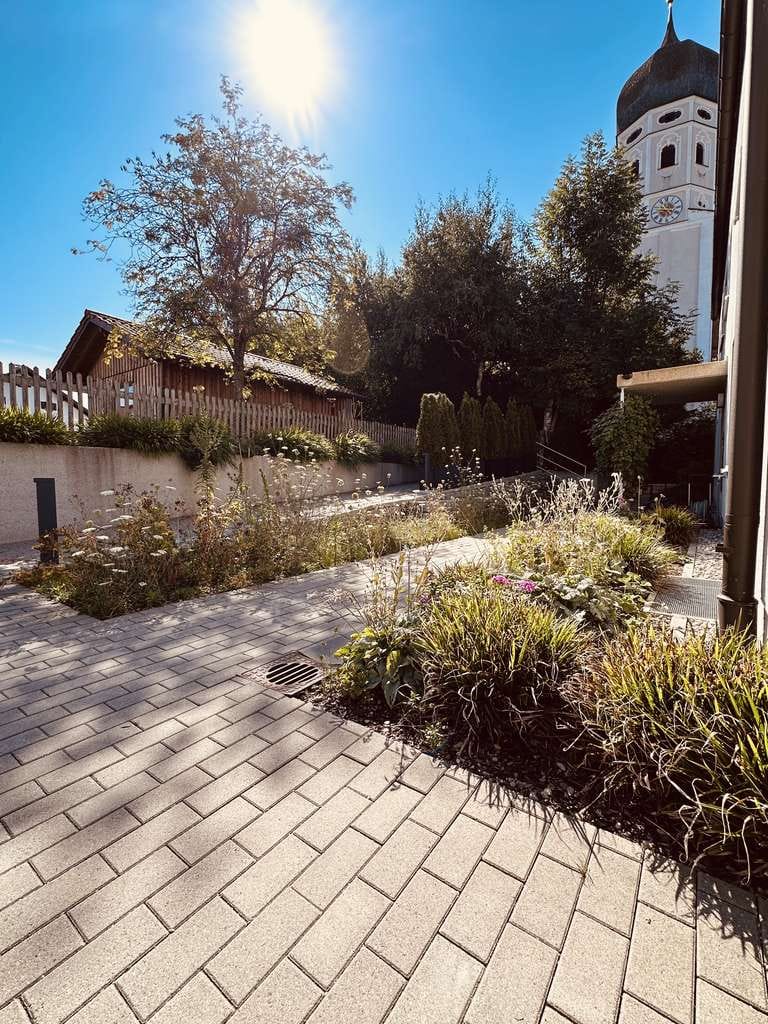 Immobilie in Andechs - Mitten im Andechser Dorfkern werden Räume neu gedacht. - Bild 2