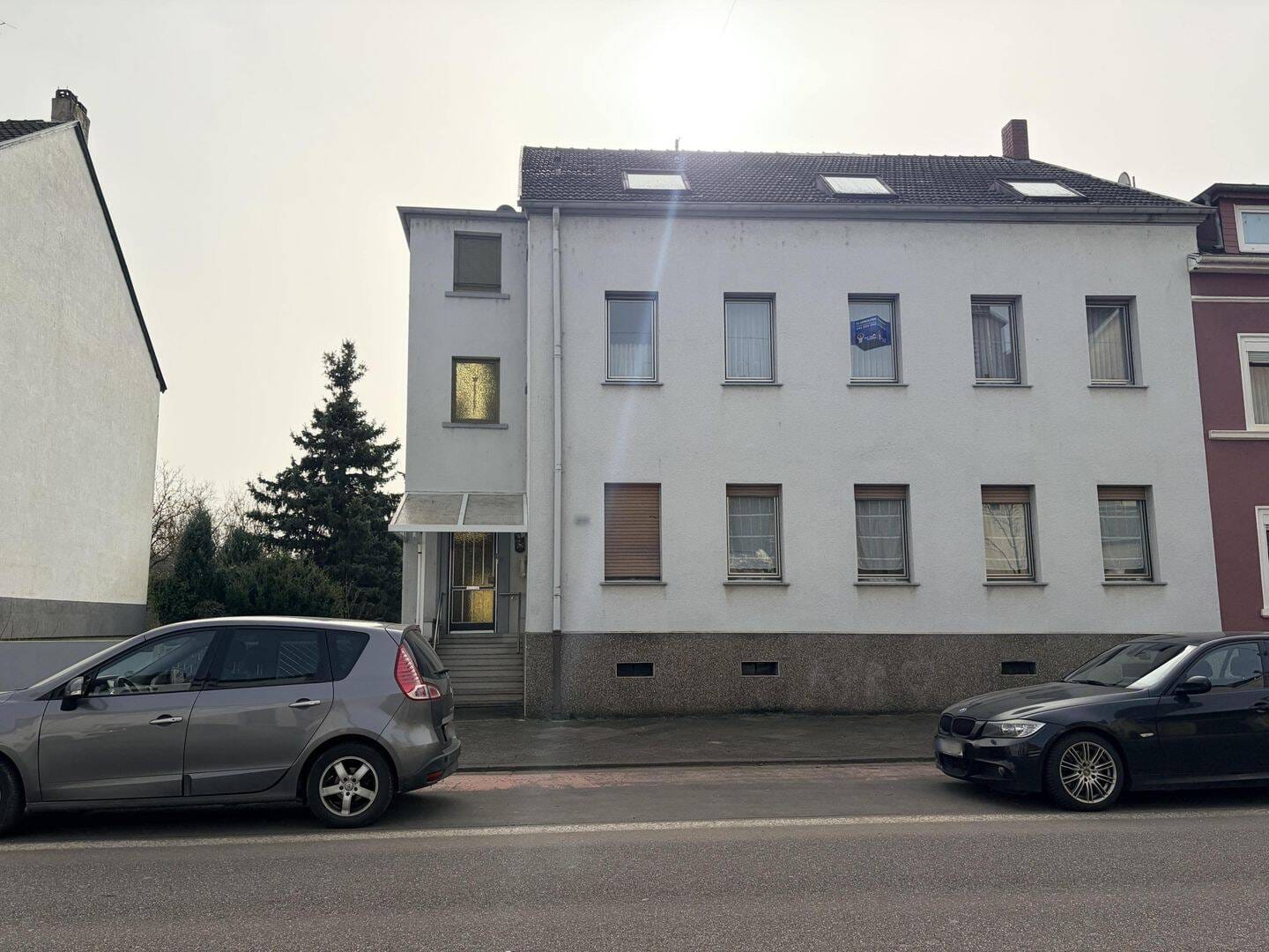 Immobilie in Völklingen - Vielseitig nutzbares Zwei- bis Dreifamilienhaus mit großem Grundstück in Völklingen-Luisenthal - Bild 2