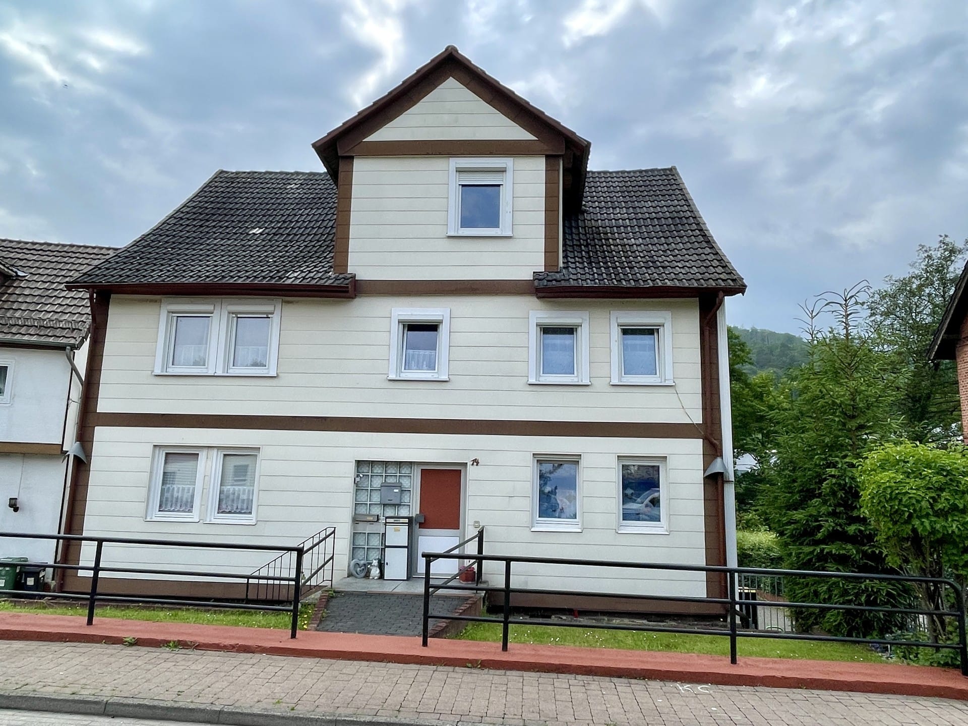 Immobilie in Helsa - Endlich was Eigenes: Renoviertes Fachwerkhaus in Helsa!
KEINE KÄUFERPROVISION - Bild 4