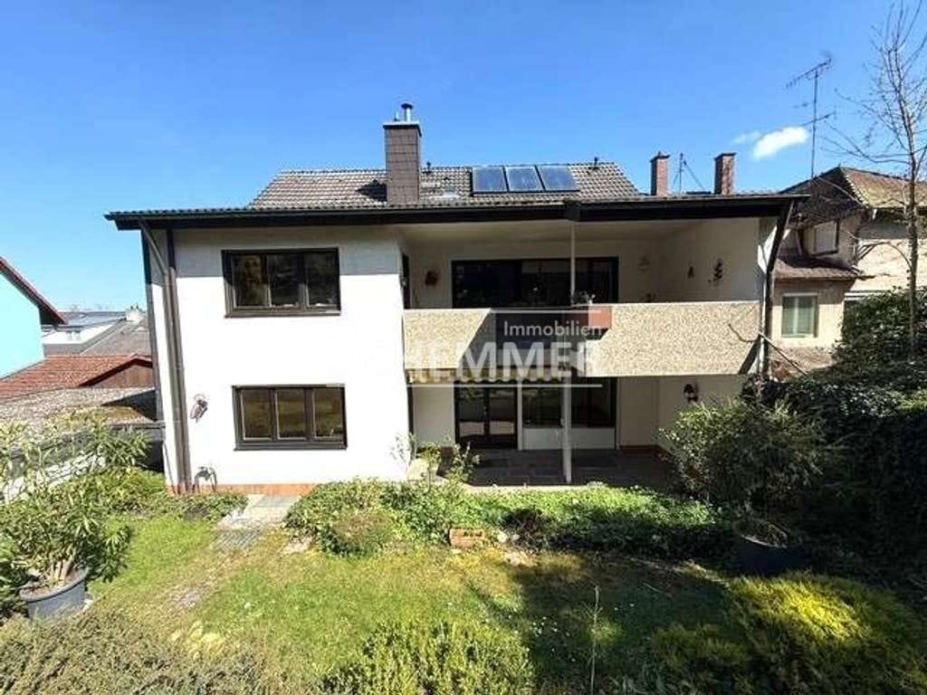 Immobilie in Merzhausen - Merzhausen ++ Wohnen mit Perspektive: Großzügiges Zweifamilienhaus mit Hobbyraum in ruhiger Lage - Bild 2
